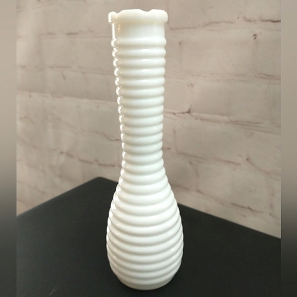 VINTAGE Randall Milk Glass Vase Ribbed 8.5" Tall - Picture 4 of 6